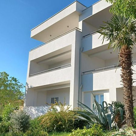 Sea View Apartments Ivana Крк Экстерьер фото